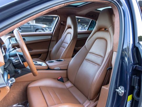 Certified 2022 Porsche Panamera GTS AWD/4WD image 5
