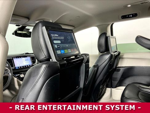 Used 2022 Chrysler Pacifica Touring-L w/ Uconnect Theater Family Group FWD image 36