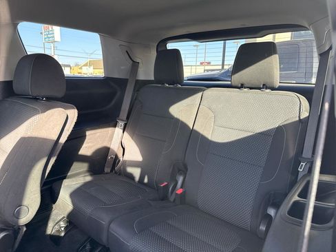 Used 2023 GMC Acadia SLE FWD image 15