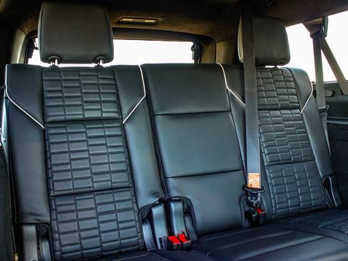 Used 2022 Cadillac Escalade ESV Sport Platinum w/ LPO, ONYX Package image 38