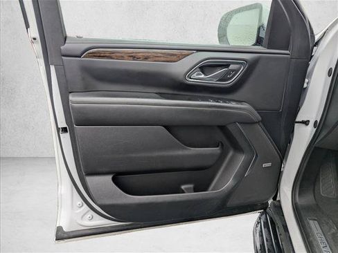 Used 2024 Chevrolet Suburban Premier AWD/4WD image 22