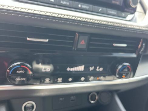 Used 2022 Nissan Rogue SV FWD image 39