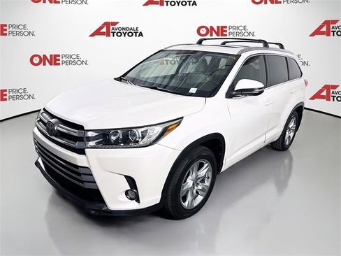 Used 2017 Toyota Highlander Limited image 3