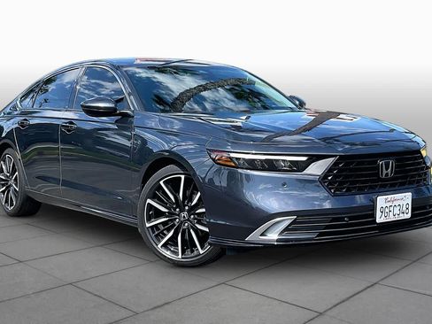 Used 2023 Honda Accord Touring image 2