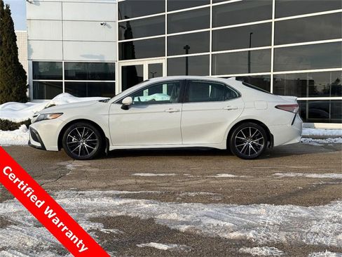 Used 2022 Toyota Camry SE image 6
