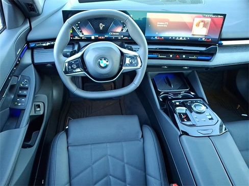 Used 2025 BMW 530i xDrive w/ Premium Package image 11