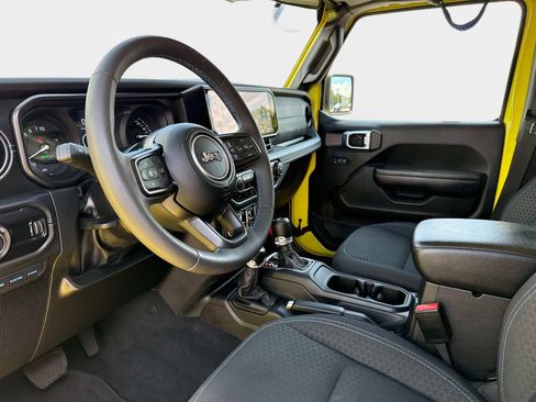Used 2024 Jeep Wrangler Unlimited Rubicon 4xe w/ Convenience Group AWD/4WD image 33