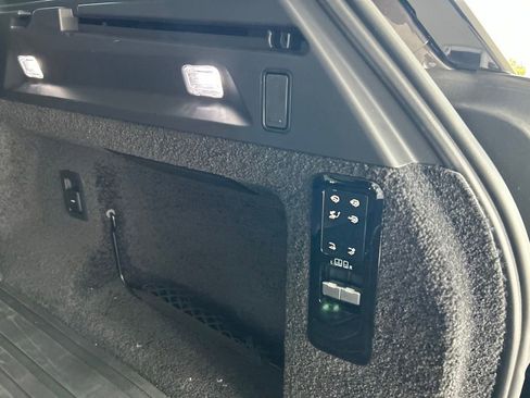 Used 2022 Land Rover Range Rover Long Wheelbase First Edition AWD/4WD image 38