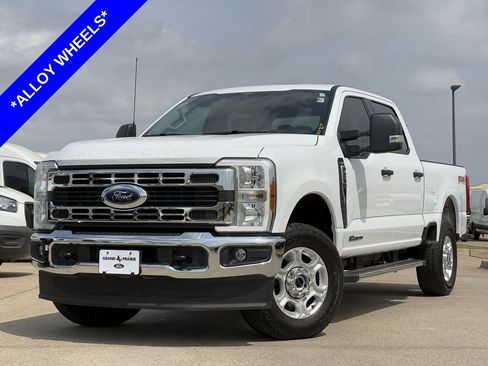 Used 2026 Ford F250 XLT w/ FX4 Off-Road Package image 2