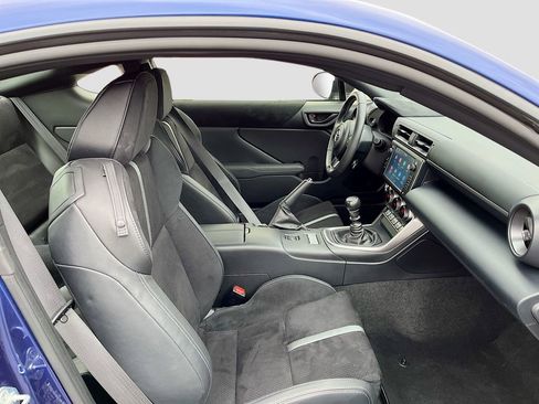 Used 2024 Toyota GR86 Premium w/ Performance Package image 27