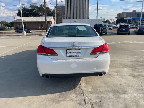 Used 2011 Toyota Avalon FWD image 4
