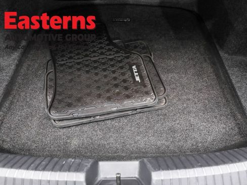 Used 2021 Volkswagen Jetta SE w/ SE Cold Weather Package image 9