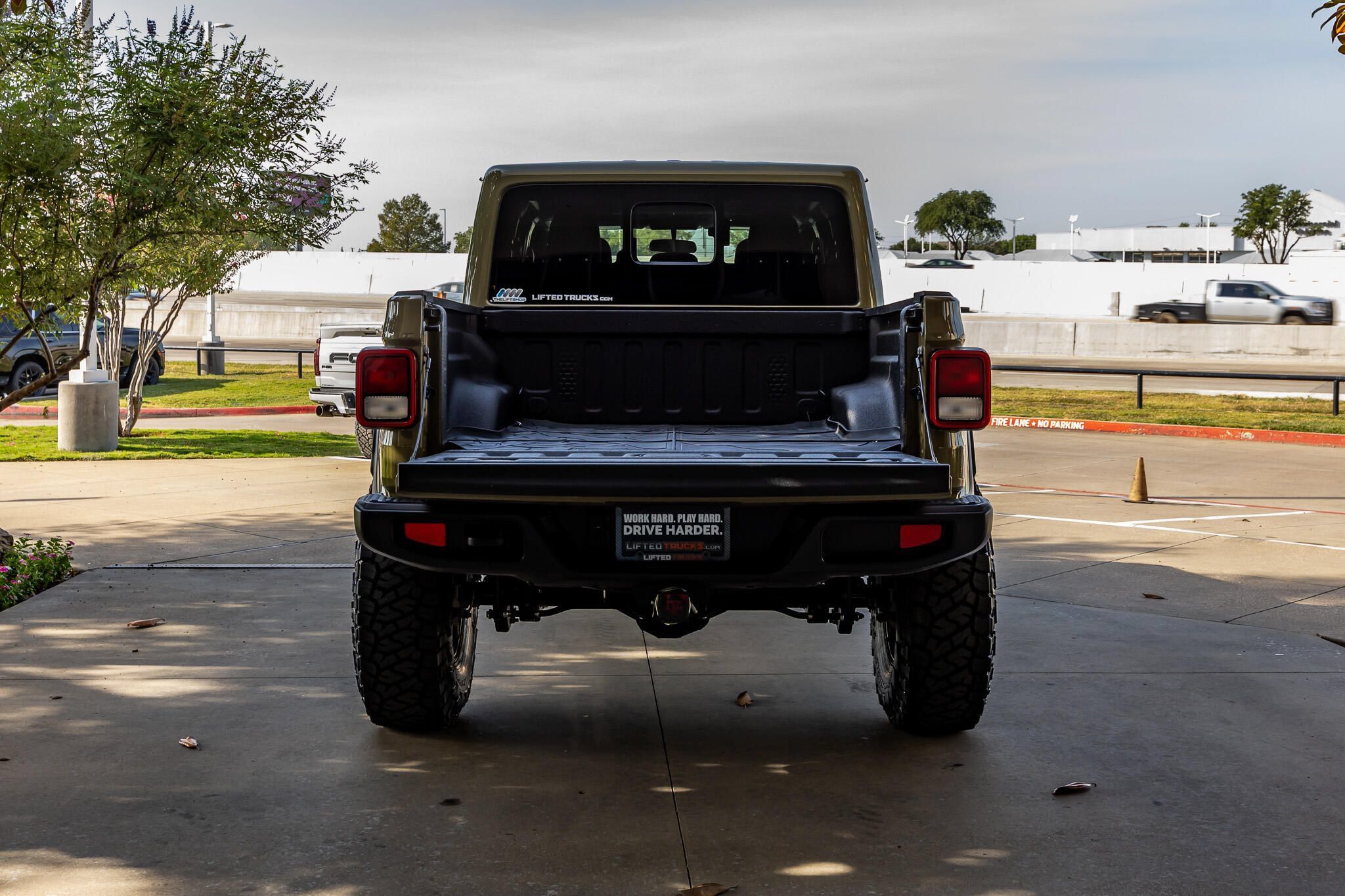Used 2025 Jeep Gladiator Sport AWD/4WD image 9