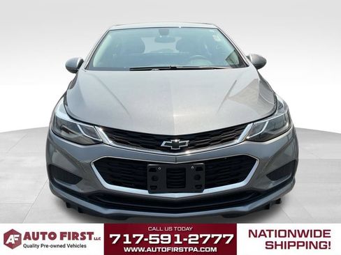 Used 2018 Chevrolet Cruze LT w/ Convenience Package FWD image 2