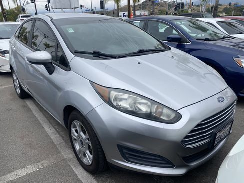 Used 2016 Ford Fiesta SE FWD image 3