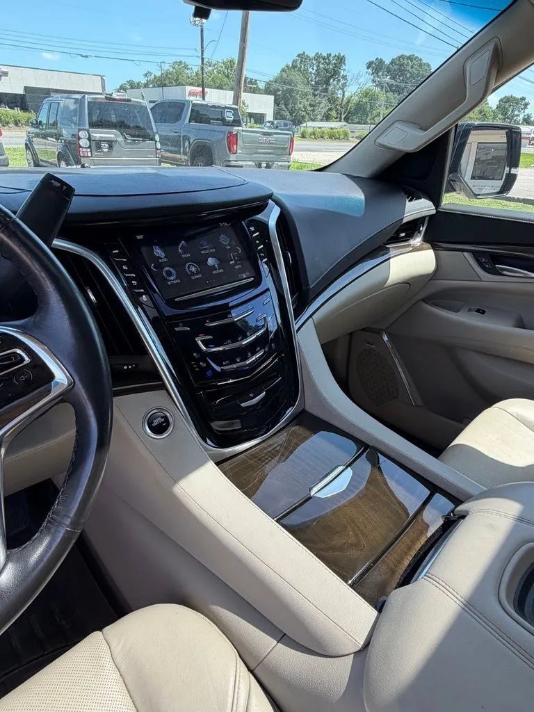Used 2020 Cadillac Escalade ESV Premium Luxury AWD/4WD image 19