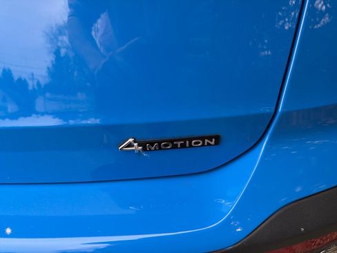 Used 2022 Volkswagen Taos SE w/ Panoramic Sunroof Package image 9