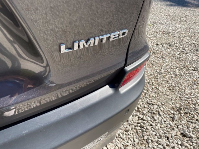 Used 2019 Jeep Cherokee Limited w/ Luxury Group AWD/4WD image 14