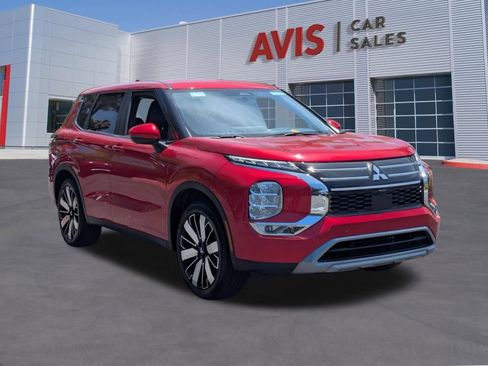 Used 2025 Mitsubishi Outlander SE FWD image 3