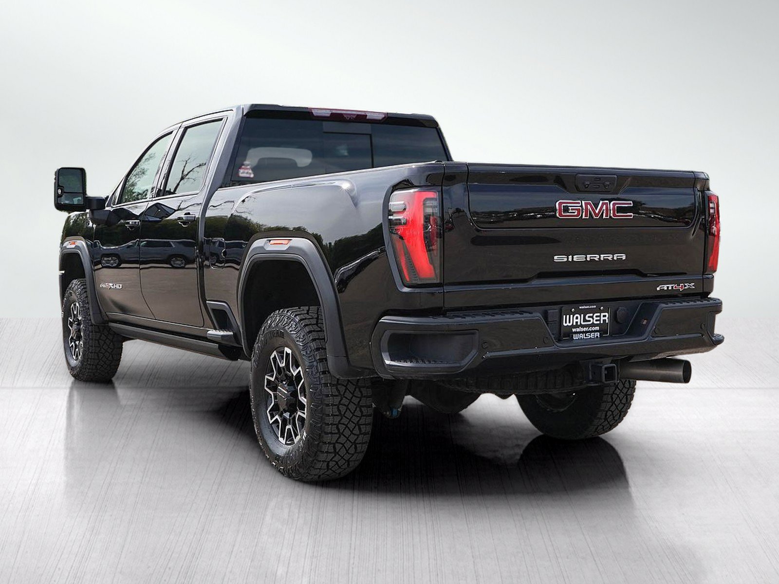 Used 2024 GMC Sierra 2500 AT4X AWD/4WD image 3