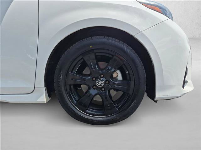 Used 2020 Toyota Sienna SE w/ SE Preferred Package FWD image 27