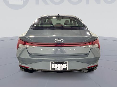 Used 2022 Hyundai Elantra SEL w/ Convenience + Premium Package image 5
