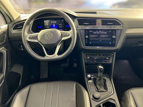 Used 2023 Volkswagen Tiguan SE AWD/4WD image 24