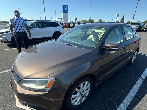 Used 2011 Volkswagen Jetta SE FWD image 7