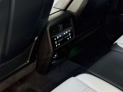 Certified 2024 Porsche Cayenne Turbo AWD/4WD image 20