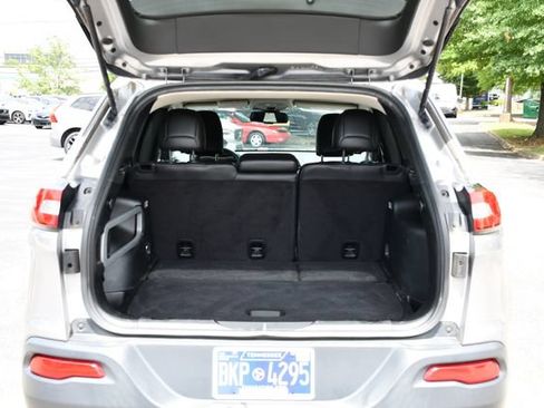 Used 2017 Jeep Cherokee Limited FWD image 27