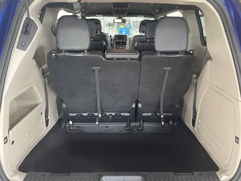 Used 2019 Dodge Grand Caravan SXT image 18