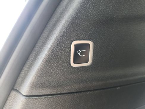 Used 2025 Chrysler Pacifica Select FWD image 17