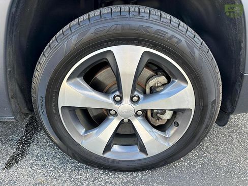 Used 2021 Jeep Cherokee Limited image 22