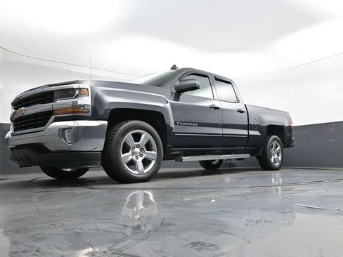 Used 2018 Chevrolet Silverado 1500 LT w/ All Star Edition image 34