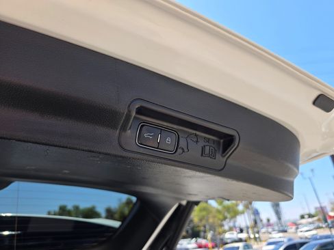 Used 2022 Ford Explorer XLT w/ Equipment Group 202A AWD/4WD image 14