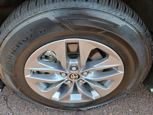 Used 2025 Toyota Sienna LE w/ LE Plus Package AWD/4WD image 12