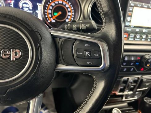 Used 2022 Jeep Wrangler Unlimited Sahara w/ Dual Top Group AWD/4WD image 25