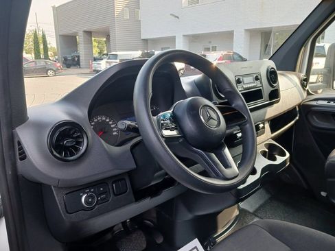 Used 2022 Mercedes-Benz Sprinter 3500 image 17