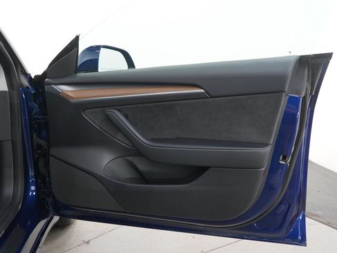 Used 2023 Tesla Model 3 Standard Range RWD image 9