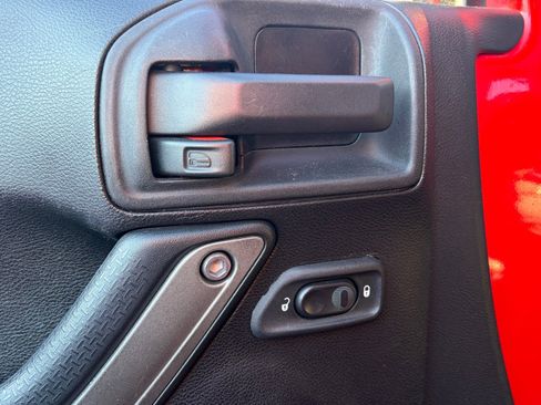 Used 2015 Jeep Wrangler Unlimited Sport w/ Quick Order Package 24S AWD/4WD image 8