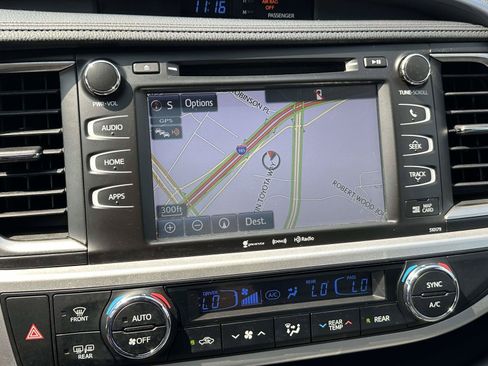 Used 2018 Toyota Highlander XLE FWD image 20