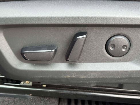 Used 2023 Nissan Rogue SV image 16