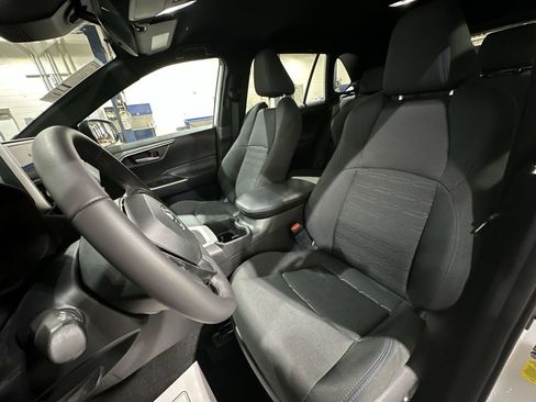 Used 2023 Toyota RAV4 SE image 13