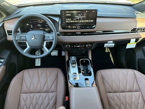 New 2025 Mitsubishi Outlander SEL image 17