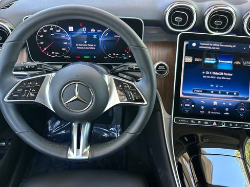 Used 2025 Mercedes-Benz GLC 350e 4MATIC image 30