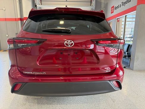 Used 2026 Toyota Highlander XLE AWD/4WD image 3