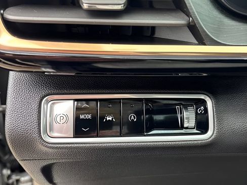 Used 2024 Buick Envision Avenir AWD/4WD image 14