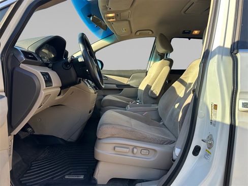 Used 2016 Honda Odyssey SE image 11