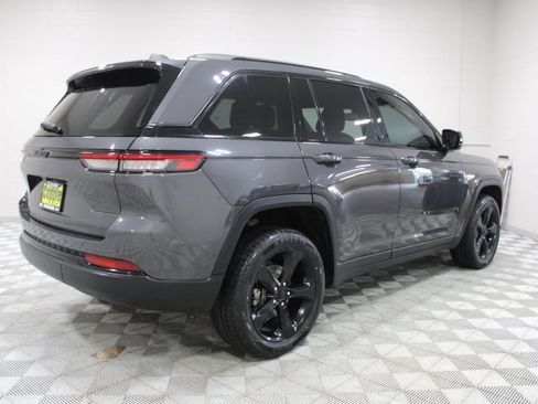 Used 2023 Jeep Grand Cherokee Altitude AWD/4WD image 11