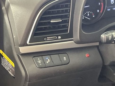 Used 2018 Hyundai Elantra SEL image 13